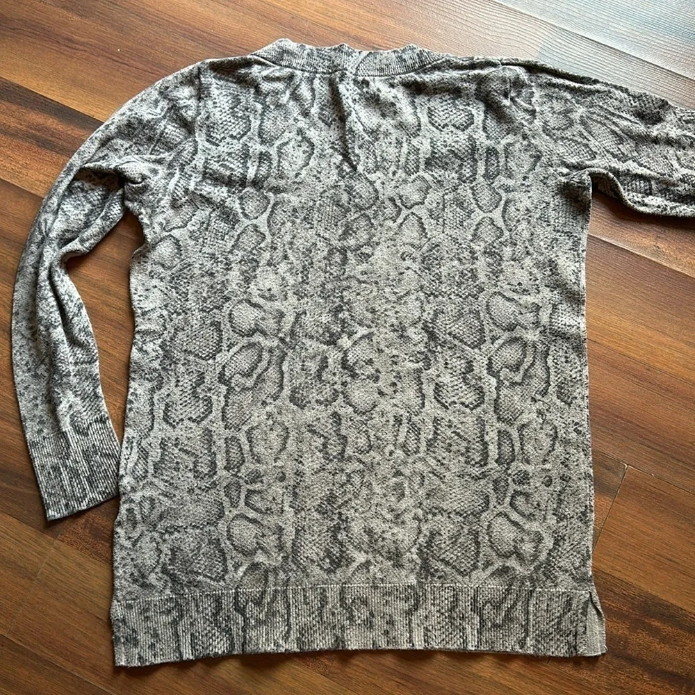 Apt 9 Snake Skin Printed Sweater Size Medium